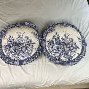 2 set Round  Floral Cushion with Blue and White Design